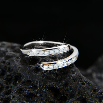 Anillo abierto de circonita cúbica de diseño simple