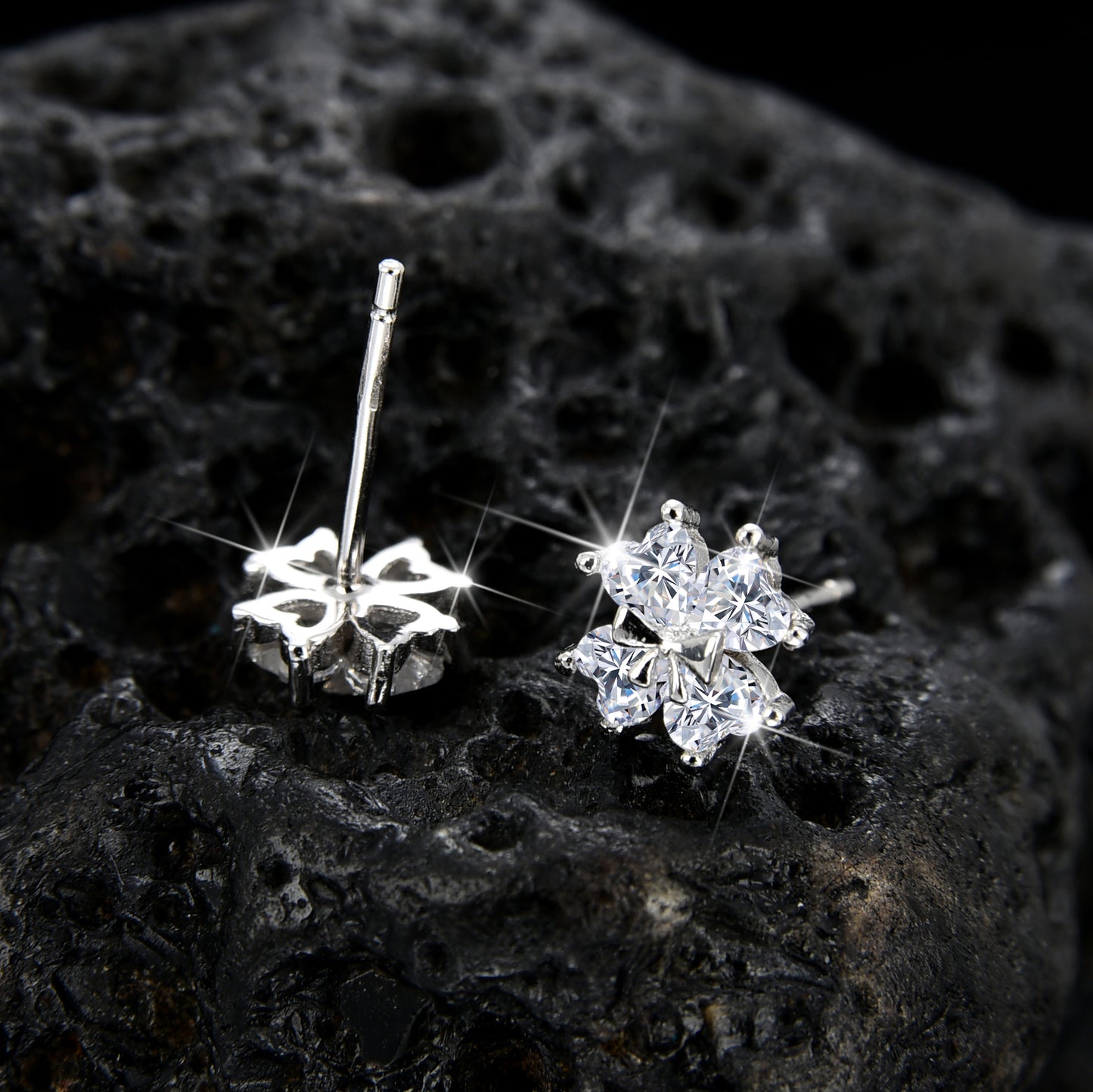 Pendientes de circonita cúbica con trébol de cuatro hojas, nobles y elegantes.