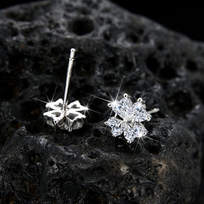 Pendientes de circonita cúbica con trébol de cuatro hojas, nobles y elegantes.