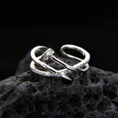 Anillo de diseño irregular de moda con circonita cúbica
