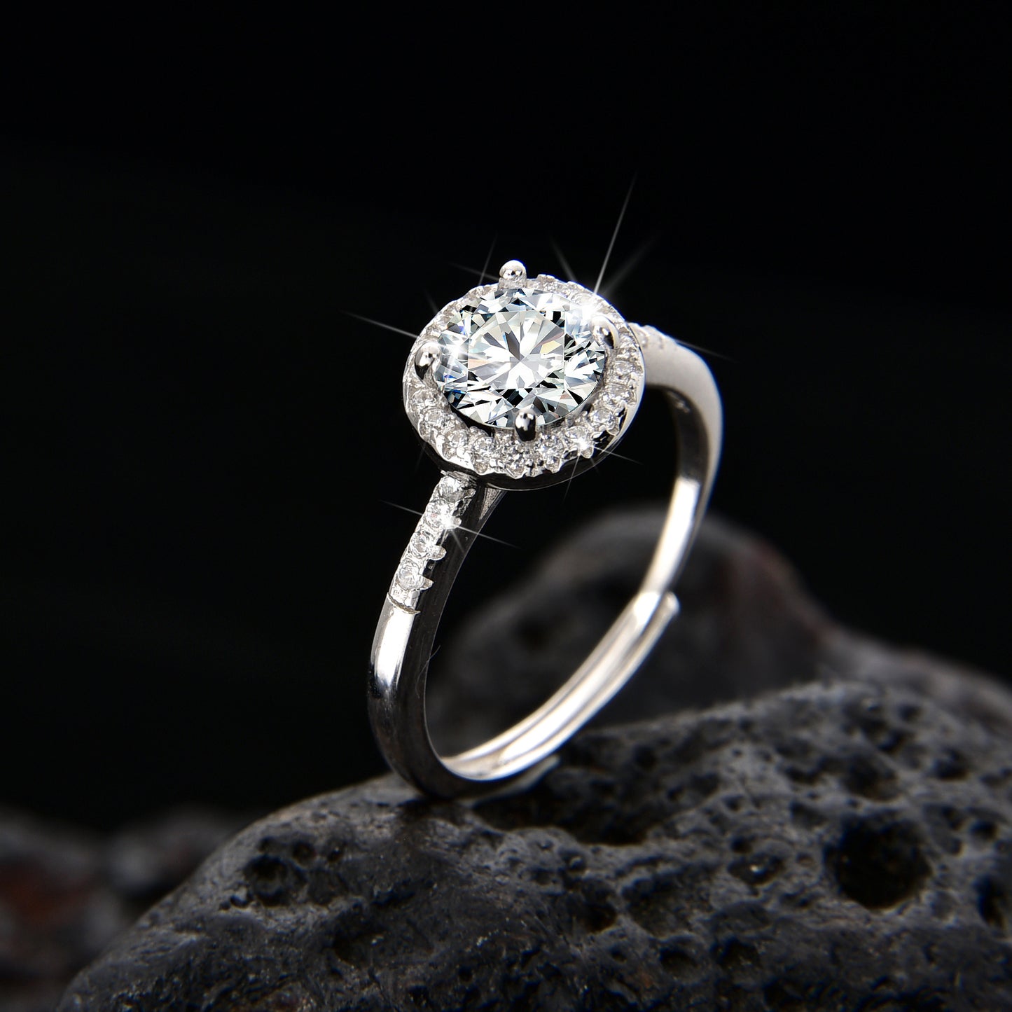Anillo redondo grande de circonita cúbica