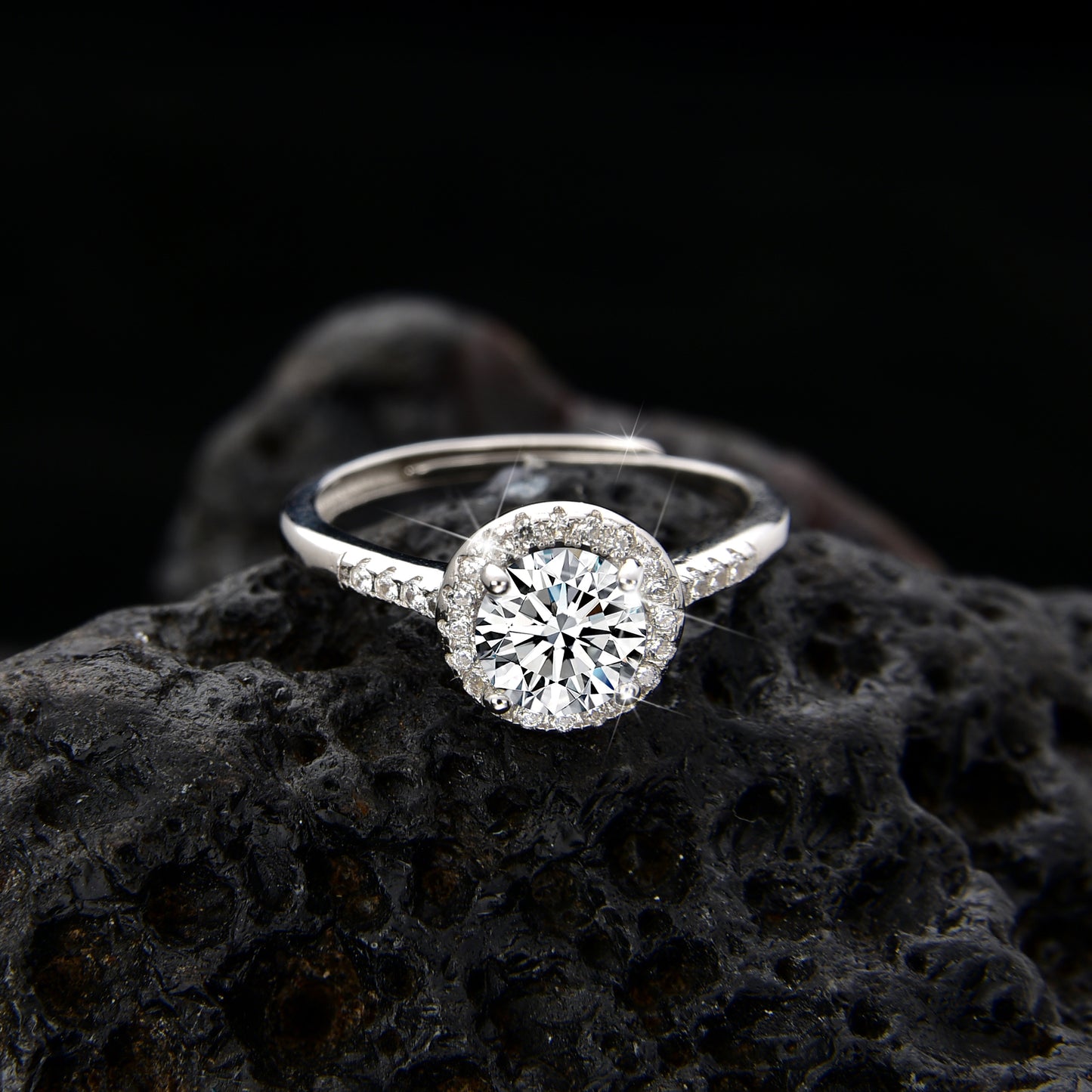 Anillo redondo grande de circonita cúbica