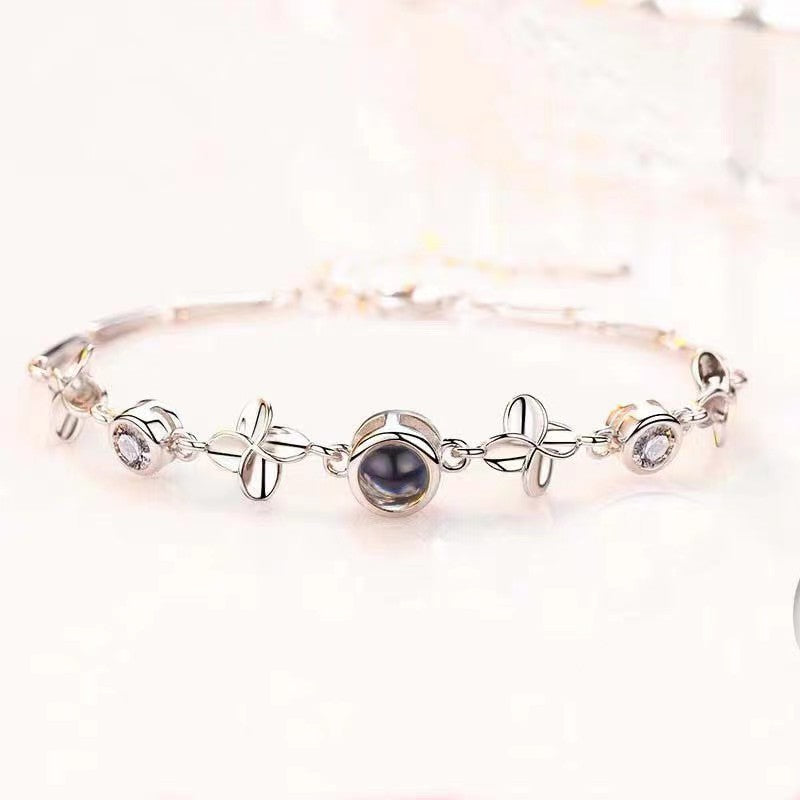 Pulsera de flores de cuatro hojas con proyección de fotos