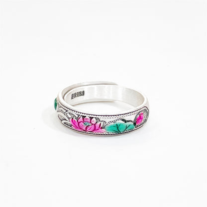 Anillo de plata de ley con hoja de bambú esmaltada y flor de melocotón