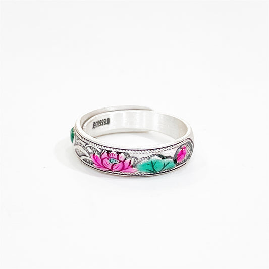 Anillo de plata de ley con hoja de bambú esmaltada y flor de melocotón