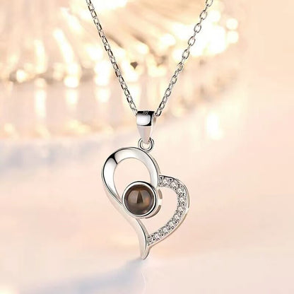 Collar con colgante de corazón con proyección de fotos