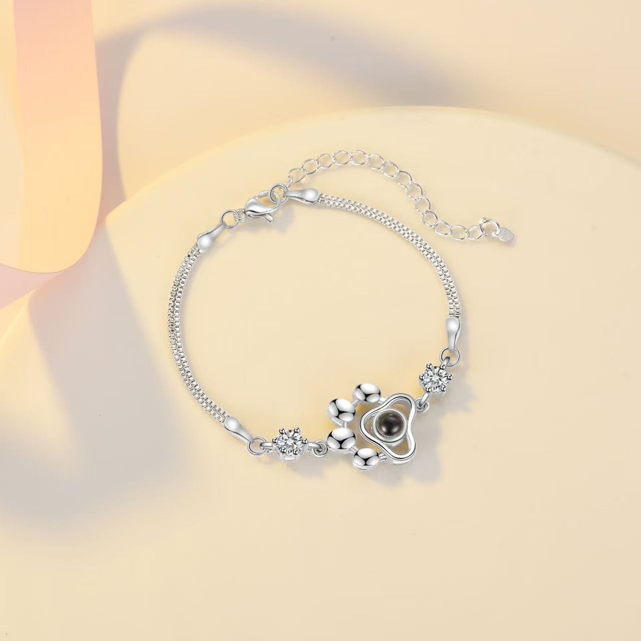 Pulsera con foto y proyección de huellas de perro 