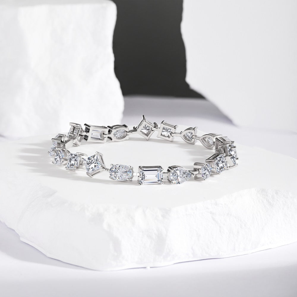 Pulsera elegante de alta gama con circonitas y diamantes en plata de ley.