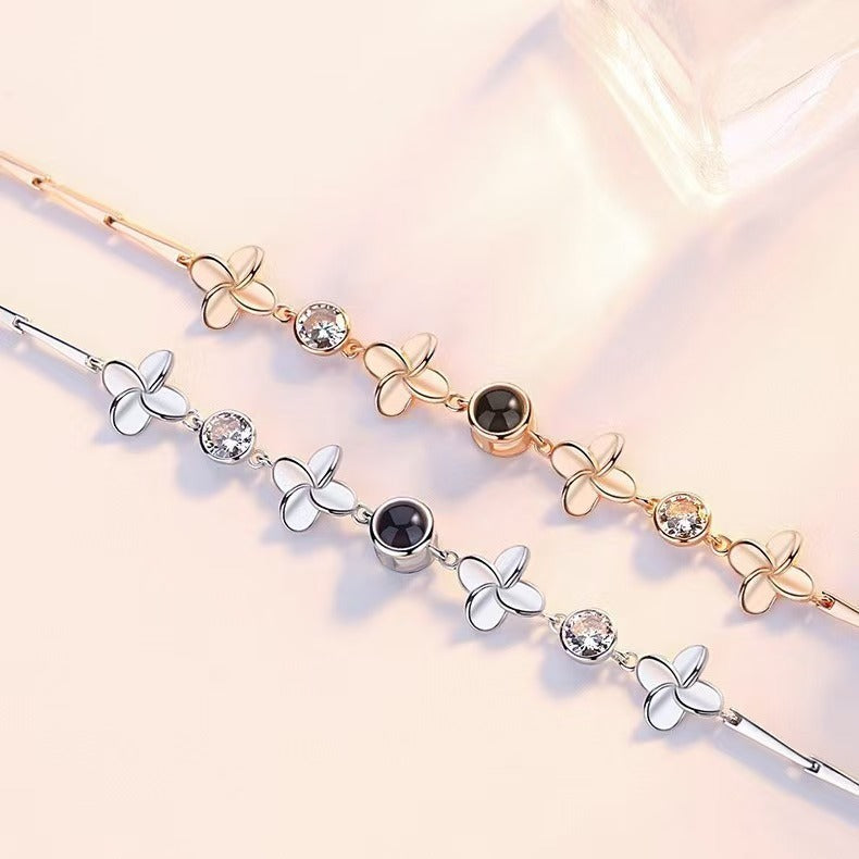 Pulsera de trébol de cuatro hojas con proyección de fotos 