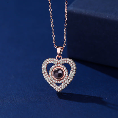 Collar con colgante de corazón con proyección de fotos