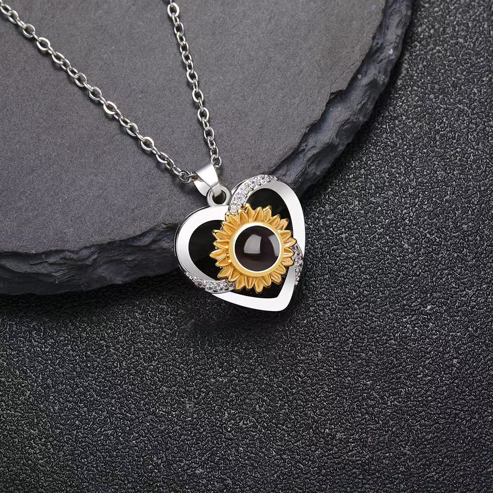 Collar de corazón con proyección de fotos
