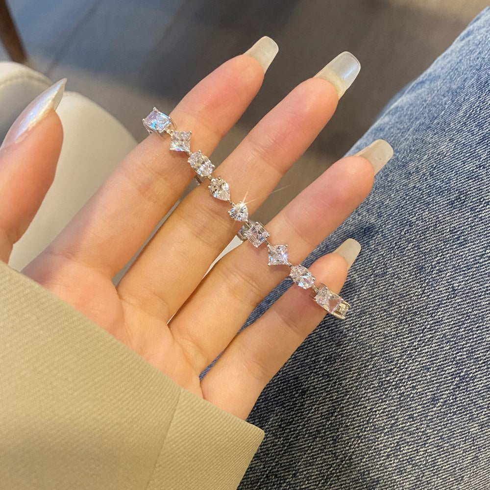 Pulsera elegante de alta gama con circonitas y diamantes en plata de ley.