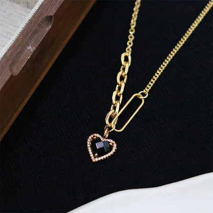 Collar de corazón negro de alta gama para mujer.