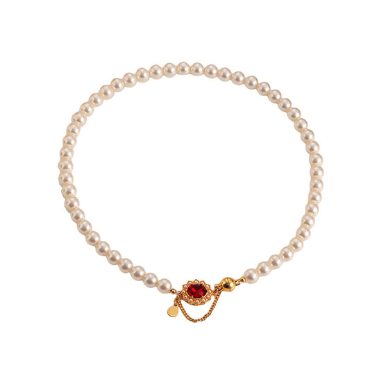 Collar de perlas con cierre magnético retro de alta gama.