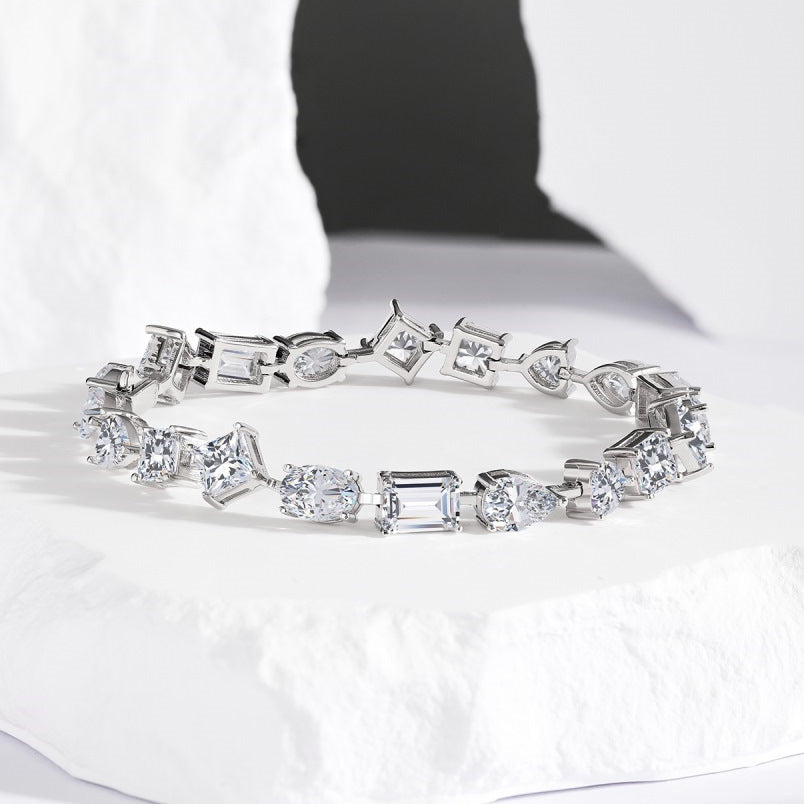 Pulsera elegante de alta gama con circonitas y diamantes en plata de ley.