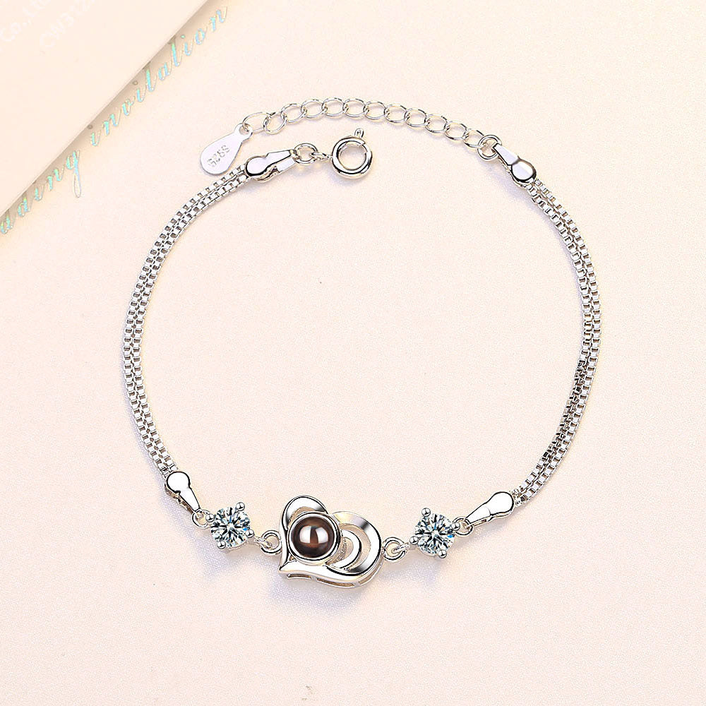 Pulsera con proyección de fotos y forma de corazón de circonitas 