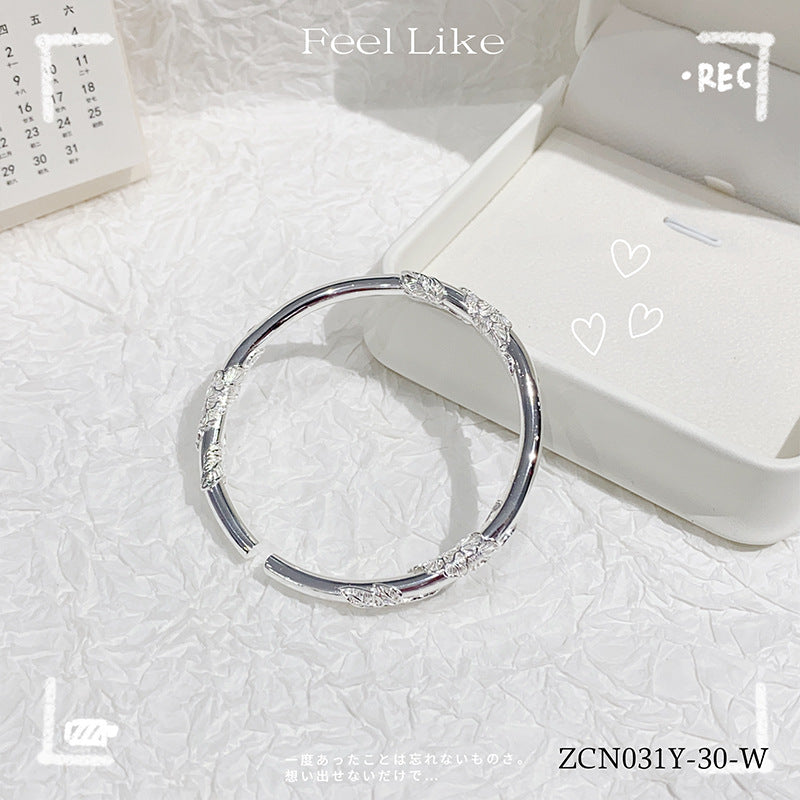 Pulsera de plata de ley con flores de moda