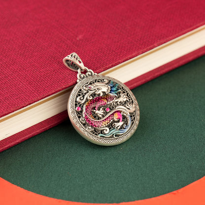 Colgante de plata de ley con dragón esmaltado jugando con perla