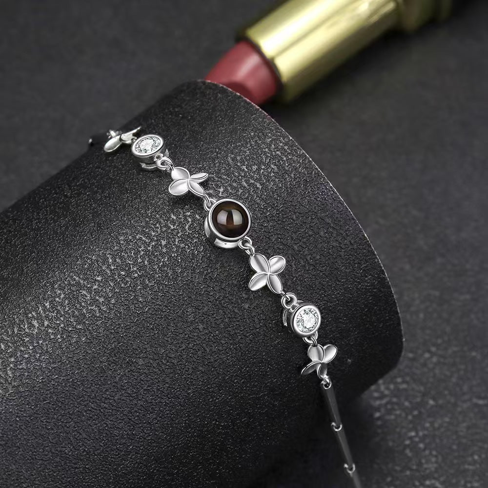 Pulsera de trébol de cuatro hojas con proyección de fotos 