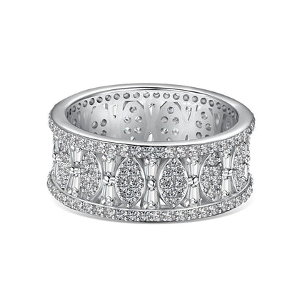 Anillo de diamantes brillantes de alta gama y de moda.