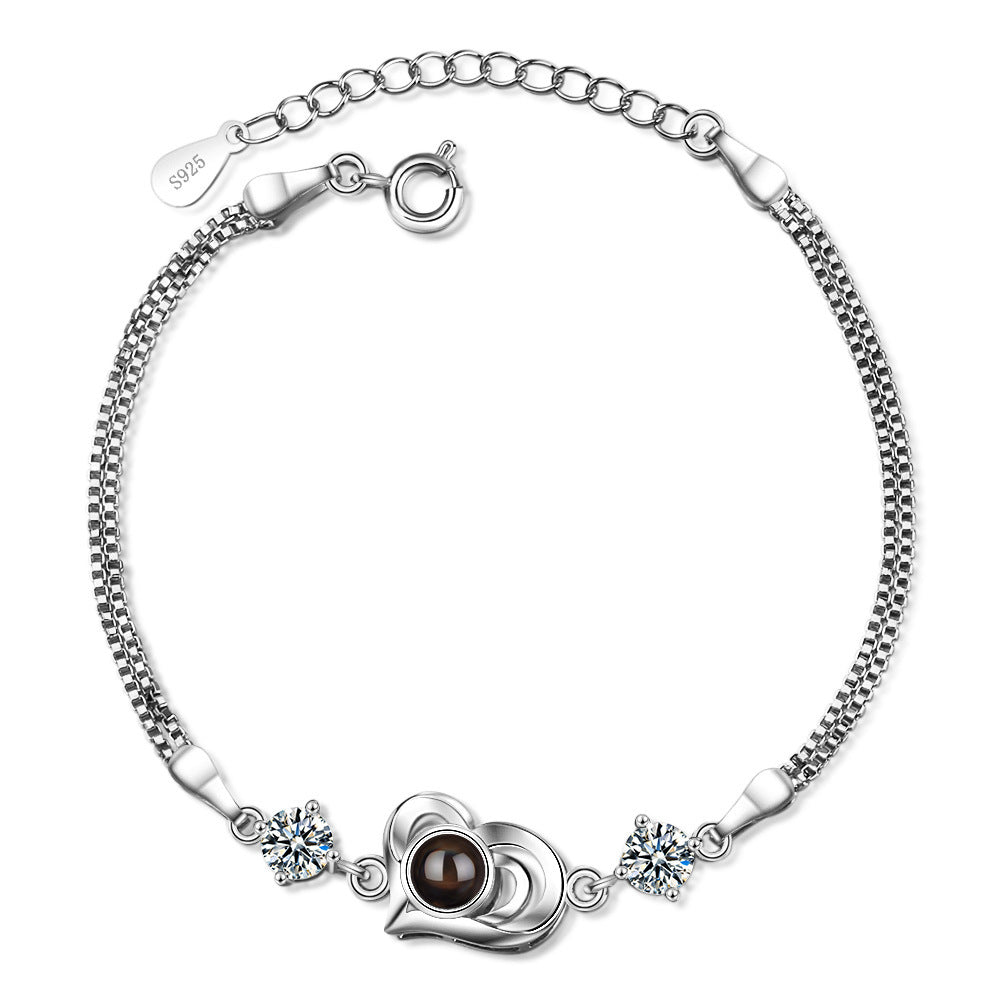 Pulsera con proyección de fotos y forma de corazón de circonitas 