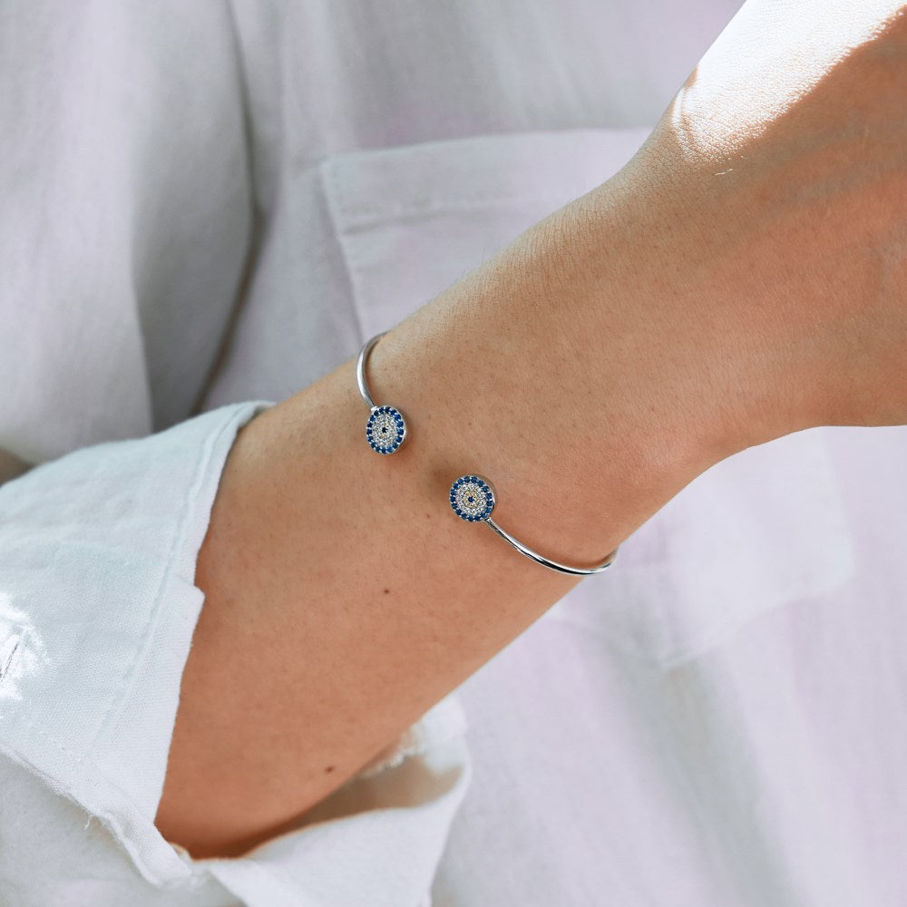 Pulsera de circonita de ojo de diablo moderna y de moda.