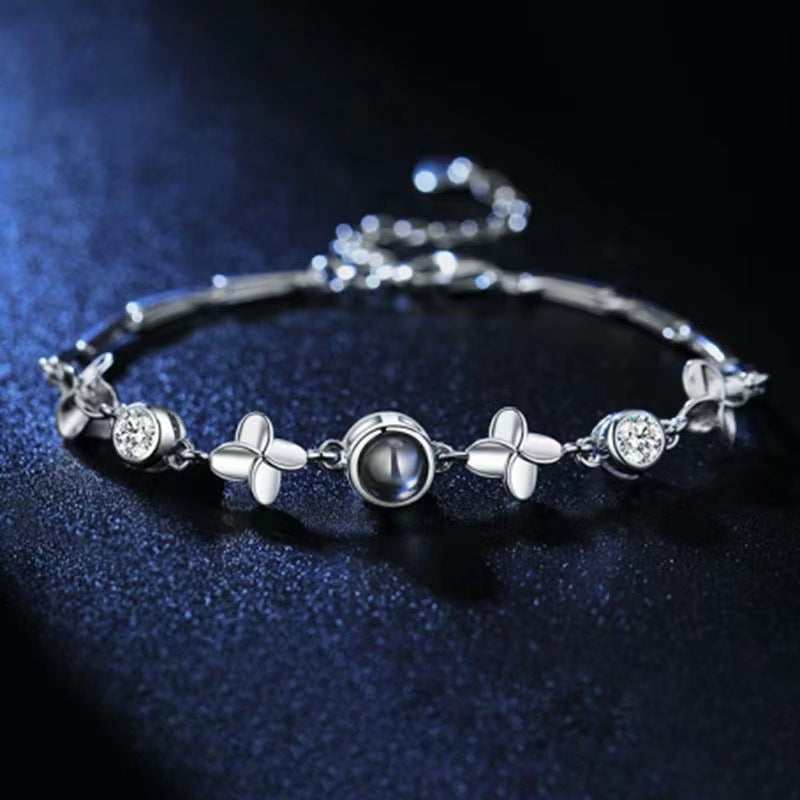 Pulsera de trébol de cuatro hojas con proyección de fotos 