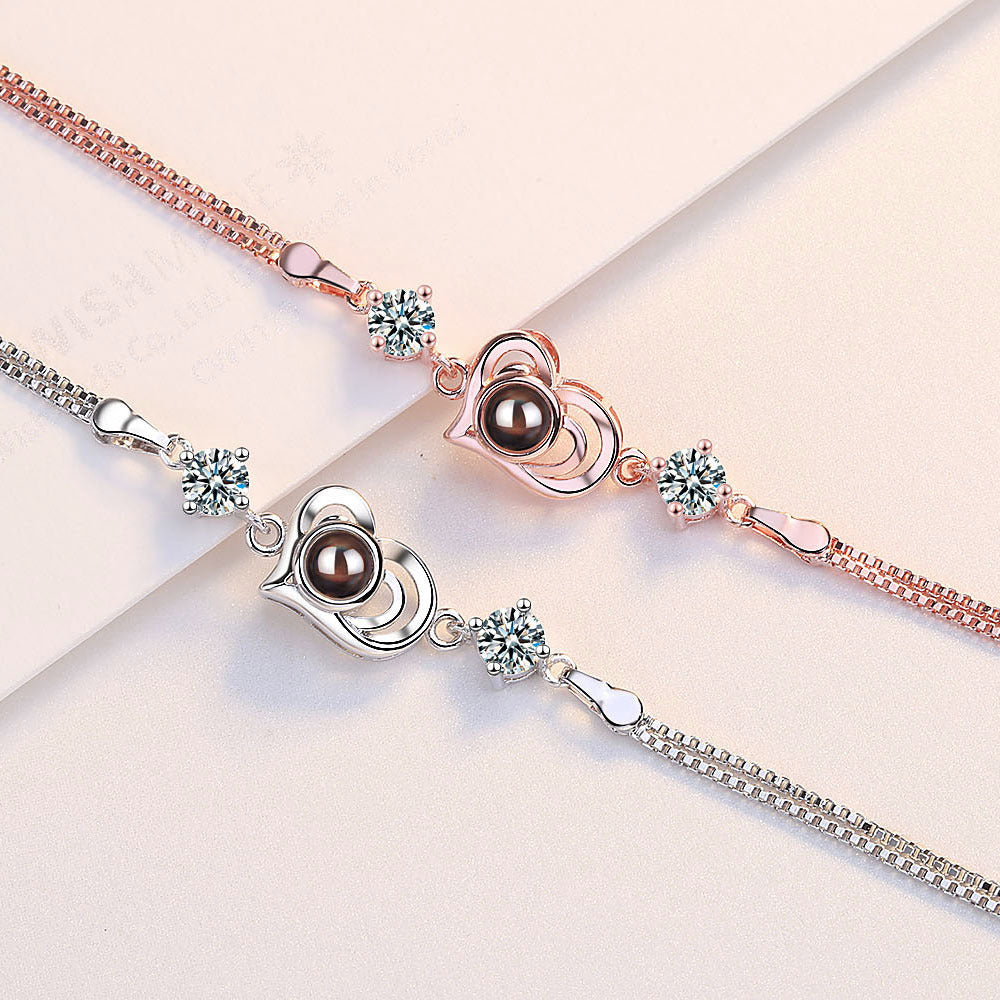 Pulsera con proyección de fotos y forma de corazón de circonitas 