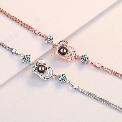 Pulsera con proyección de fotos y forma de corazón de circonitas 