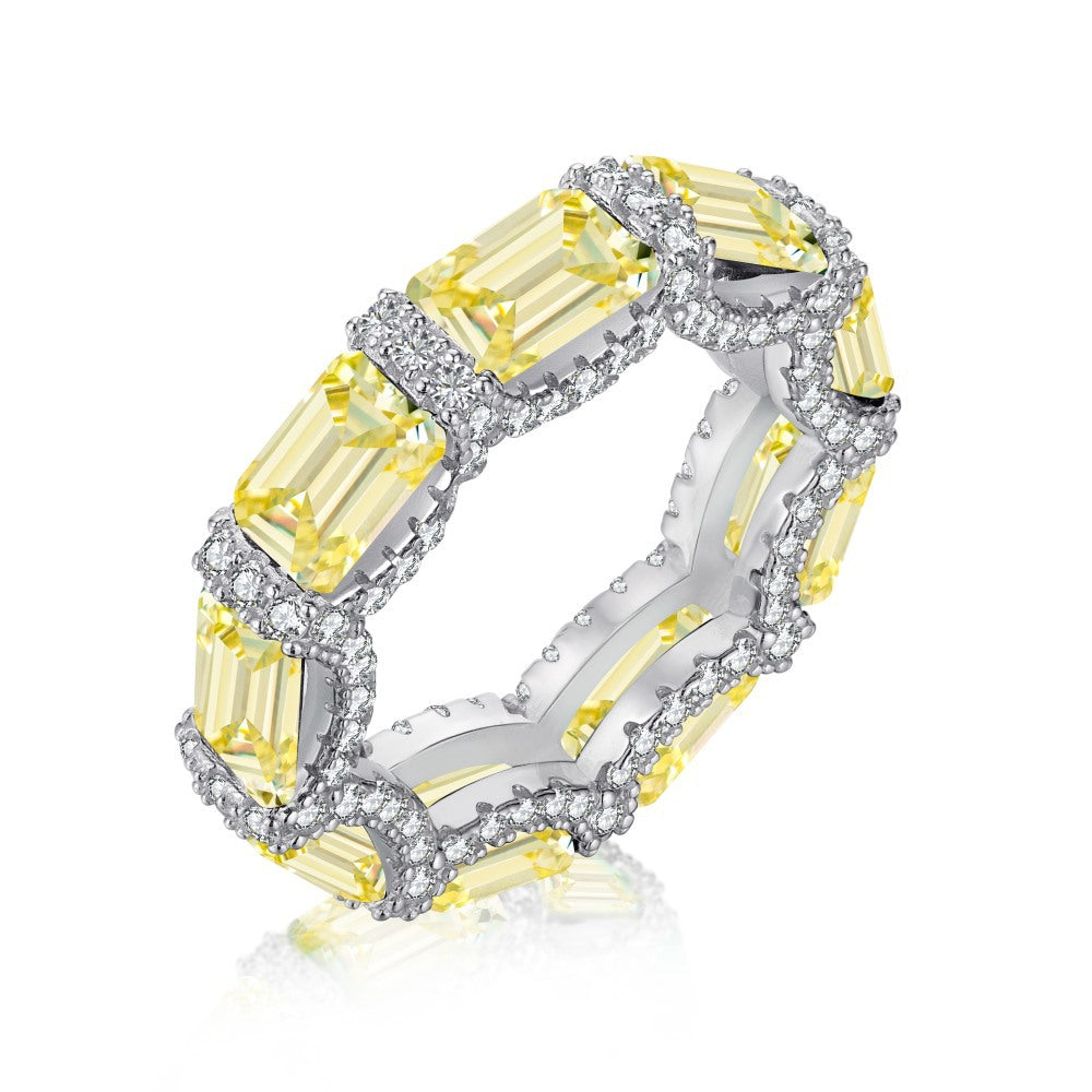 Anillo clásico de circonita con diamante de alto carbono y corte de flor de hielo brillante y noble