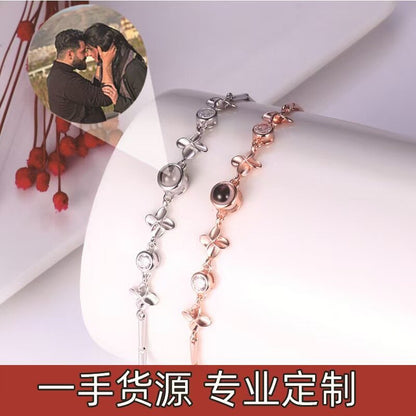 Pulsera de trébol de cuatro hojas con proyección de fotos 