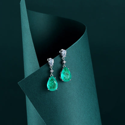Elegantes pendientes de lágrima verde