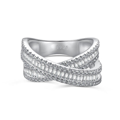 Anillo de diamantes brillantes de alta gama y de moda.