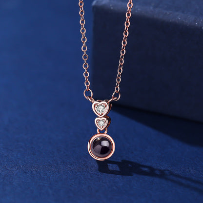 Collar con proyección de fotos y circonitas en forma de corazón 