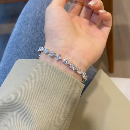 Pulsera elegante de alta gama con circonitas y diamantes en plata de ley.
