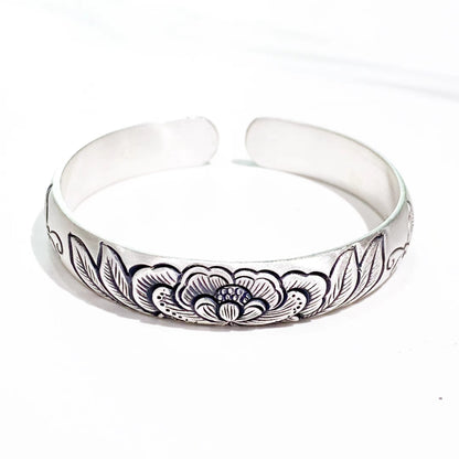 Pulsera de plata de ley con loto de estilo étnico