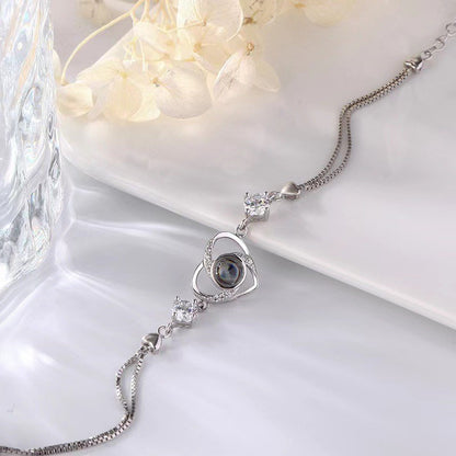 Pulsera con proyección de fotos de circonitas en forma de corazón 