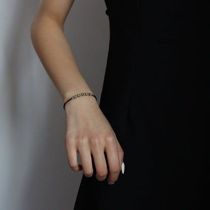 Pulsera de cuentas de gypsophila con incrustaciones de circonitas