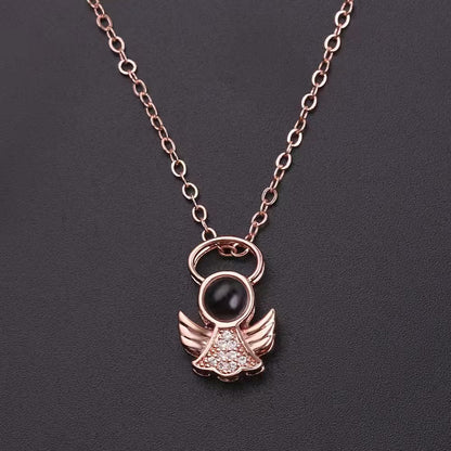 Collar de alas de ángel con proyección de fotos