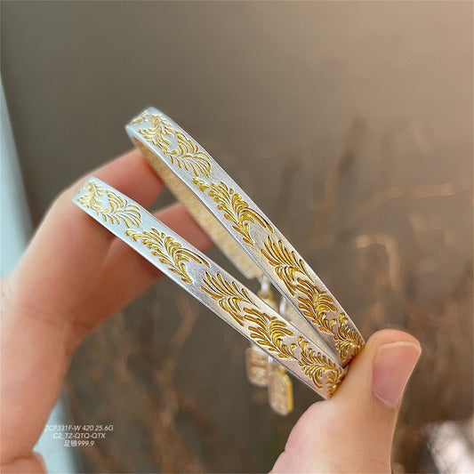 سوار عربي مطلي بالذهب مع نقش السلام والفرح 