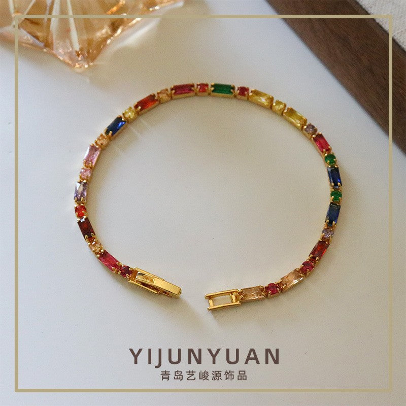 Pulsera de circonitas coloridas con personalidad retro sencilla