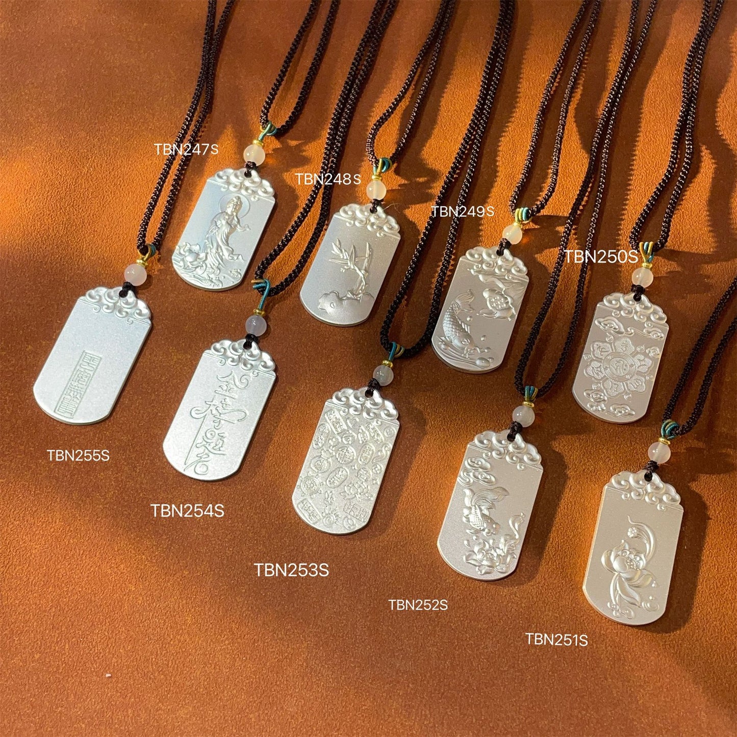 Collar de cuerda trenzada con colgante de plata de ley Guanyin