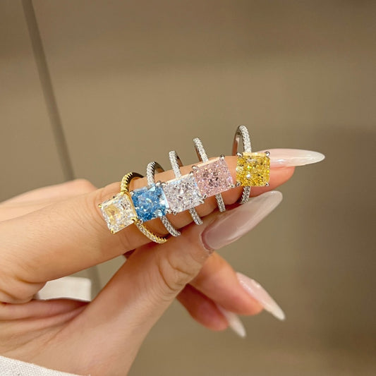 Anillo de circonita con corte de flor de hielo clásico y moderno