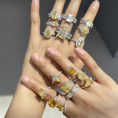 Anillo clásico de circonita con diamante de alto carbono y corte de flor de hielo brillante y noble