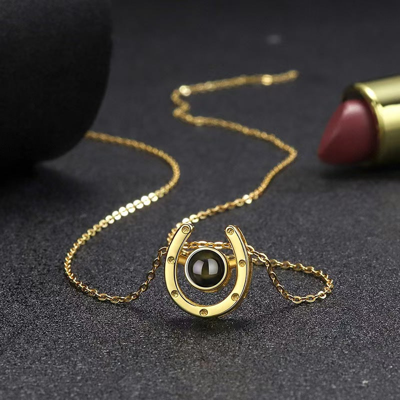 Photo projection U-shaped horseshoe necklace