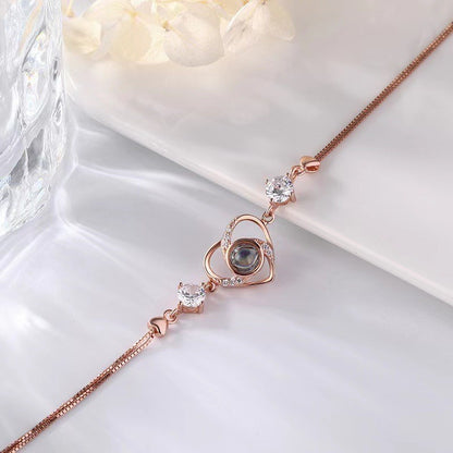Pulsera con proyección de fotos de circonitas en forma de corazón 