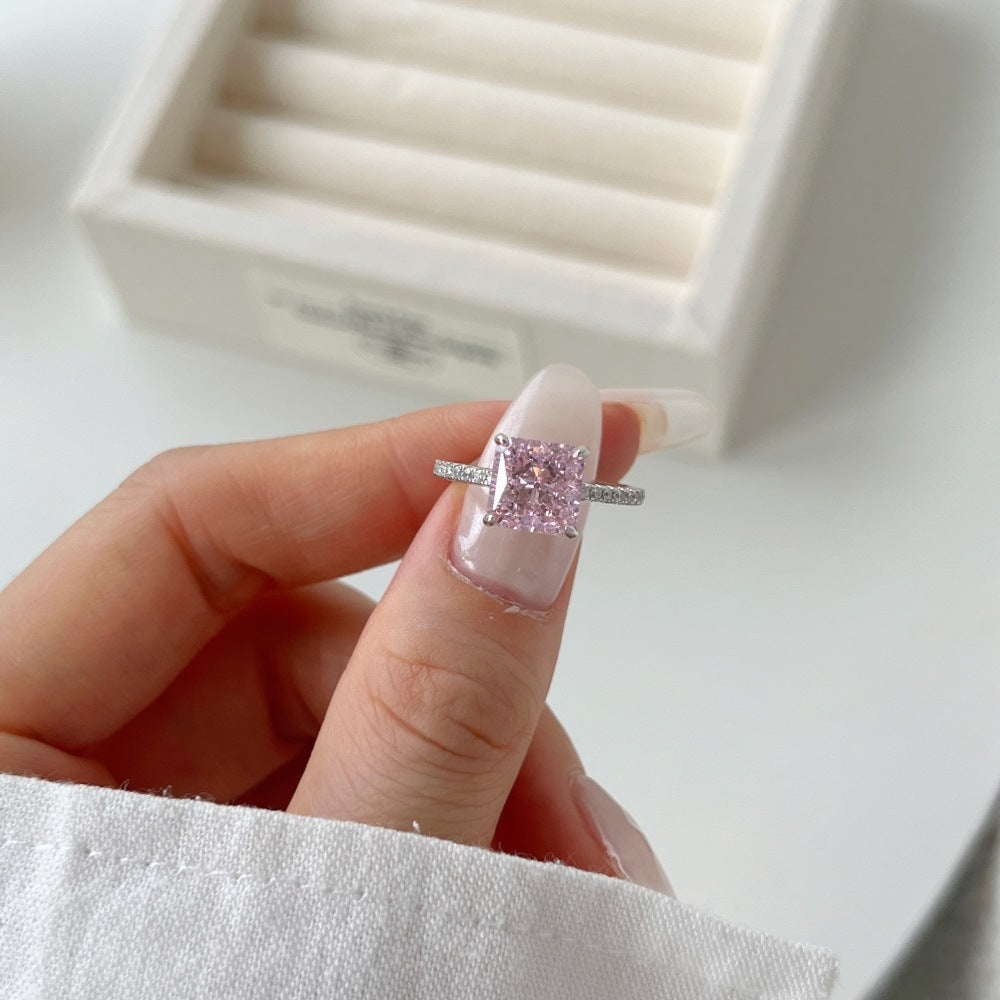 Anillo de circonita con corte de flor de hielo clásico y moderno