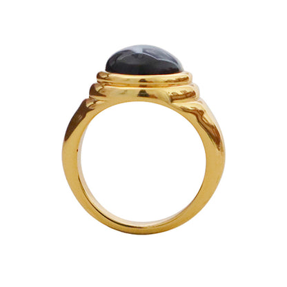 Anillo de ágata negra con diseño retro sencillo. 