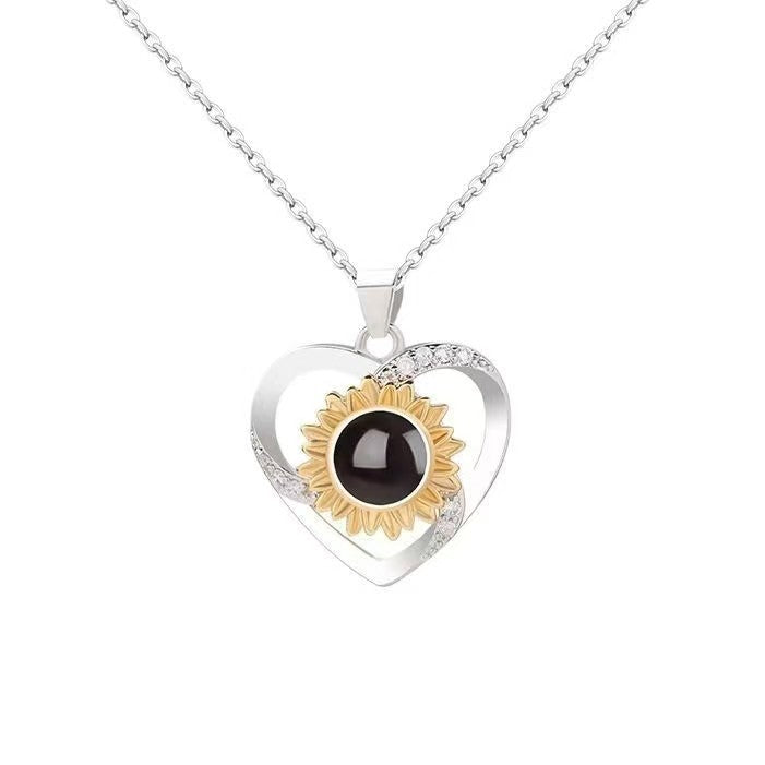 Collar de corazón con proyección de fotos