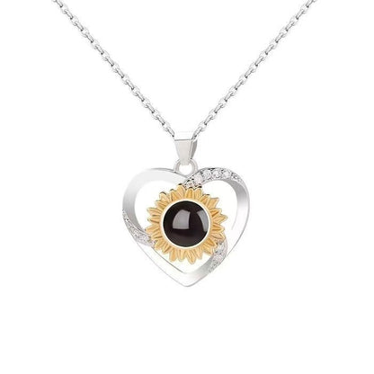 Collar de corazón con proyección de fotos